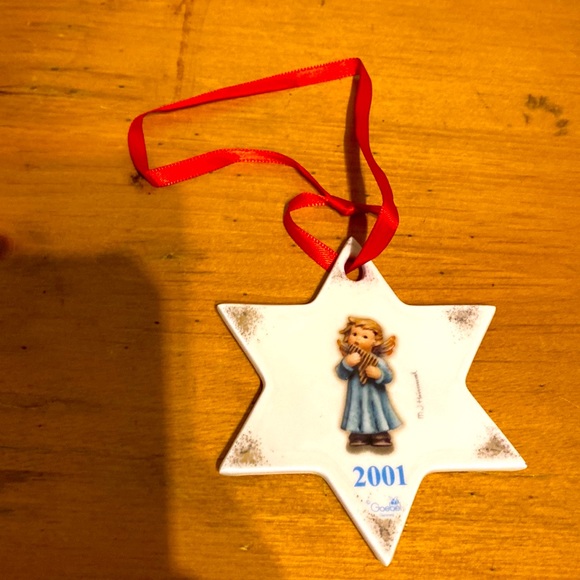 Vintage Hummel Porcelain 2001 Joyful Recital Star Shaped Angel Ornament #1718 - Picture 2 of 8